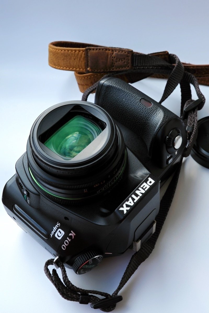 10．単三電池で動くオールドデジタル一眼レフの話＜カメラ＞｜神成