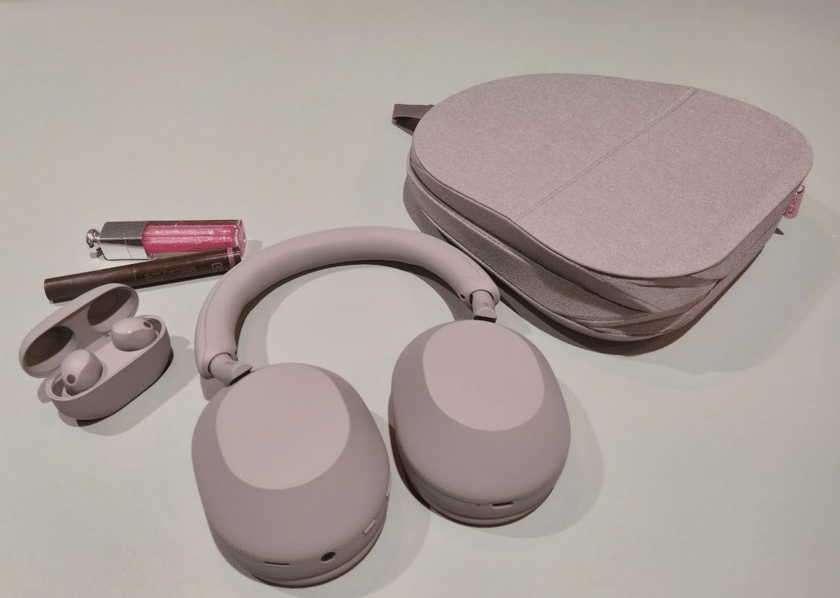 流行りのニュアンスカラー、スモーキーピンクのヘッドホンが誕生