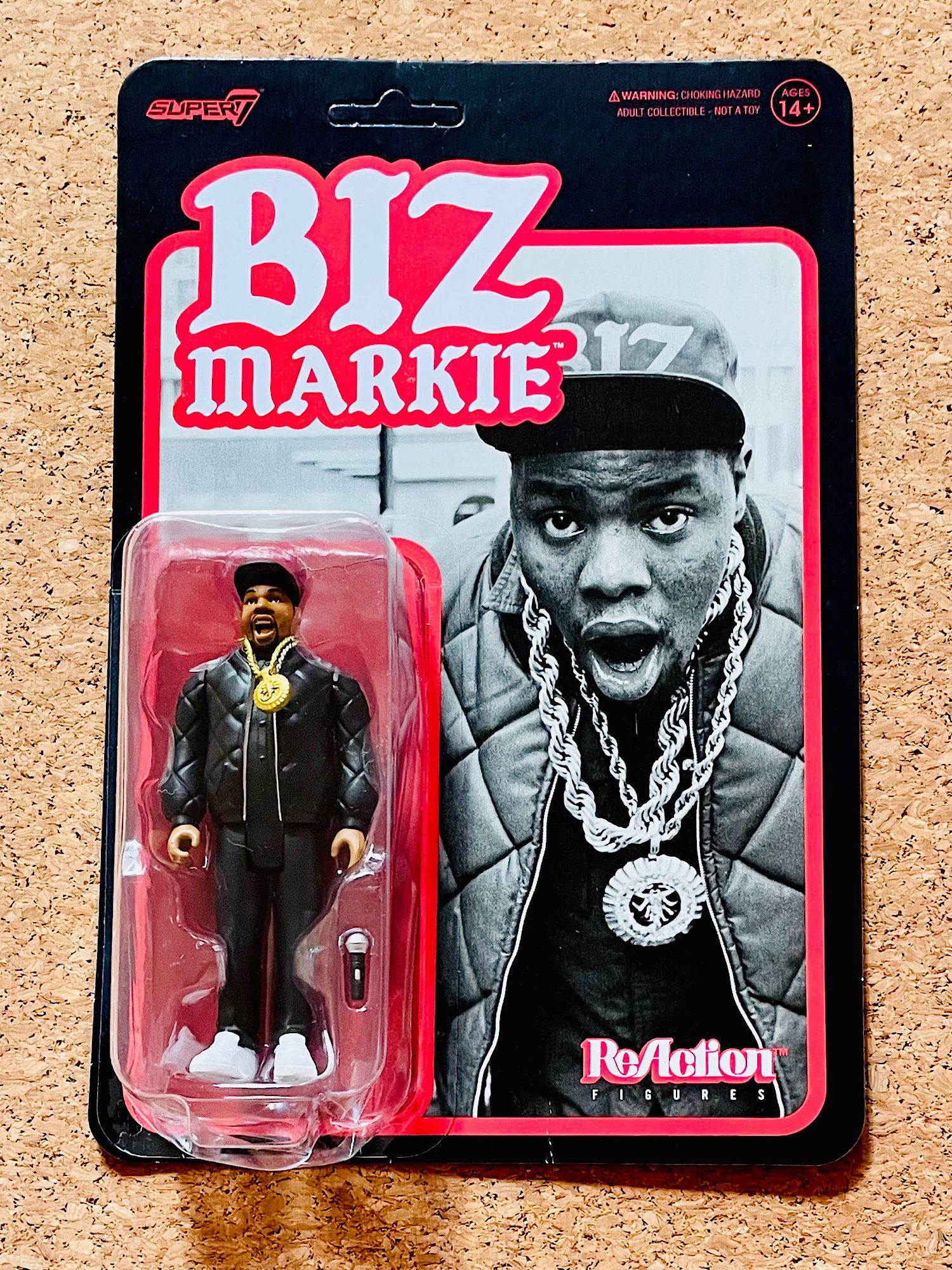 ビズ・マーキーのフィギュアを眺めながらレコードを聴く｜五辺宏明