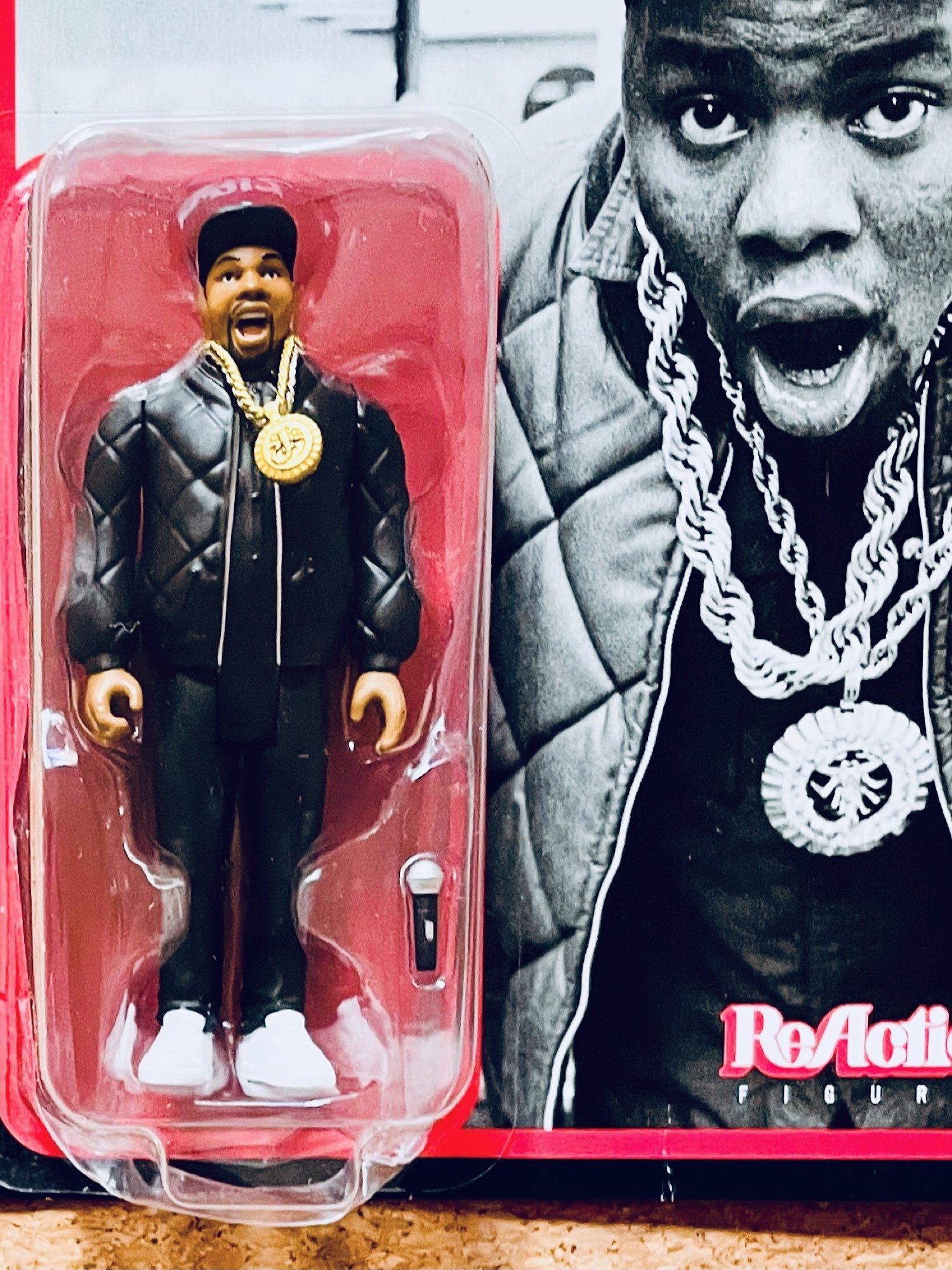 ビズ・マーキーのフィギュアを眺めながらレコードを聴く｜五辺宏明