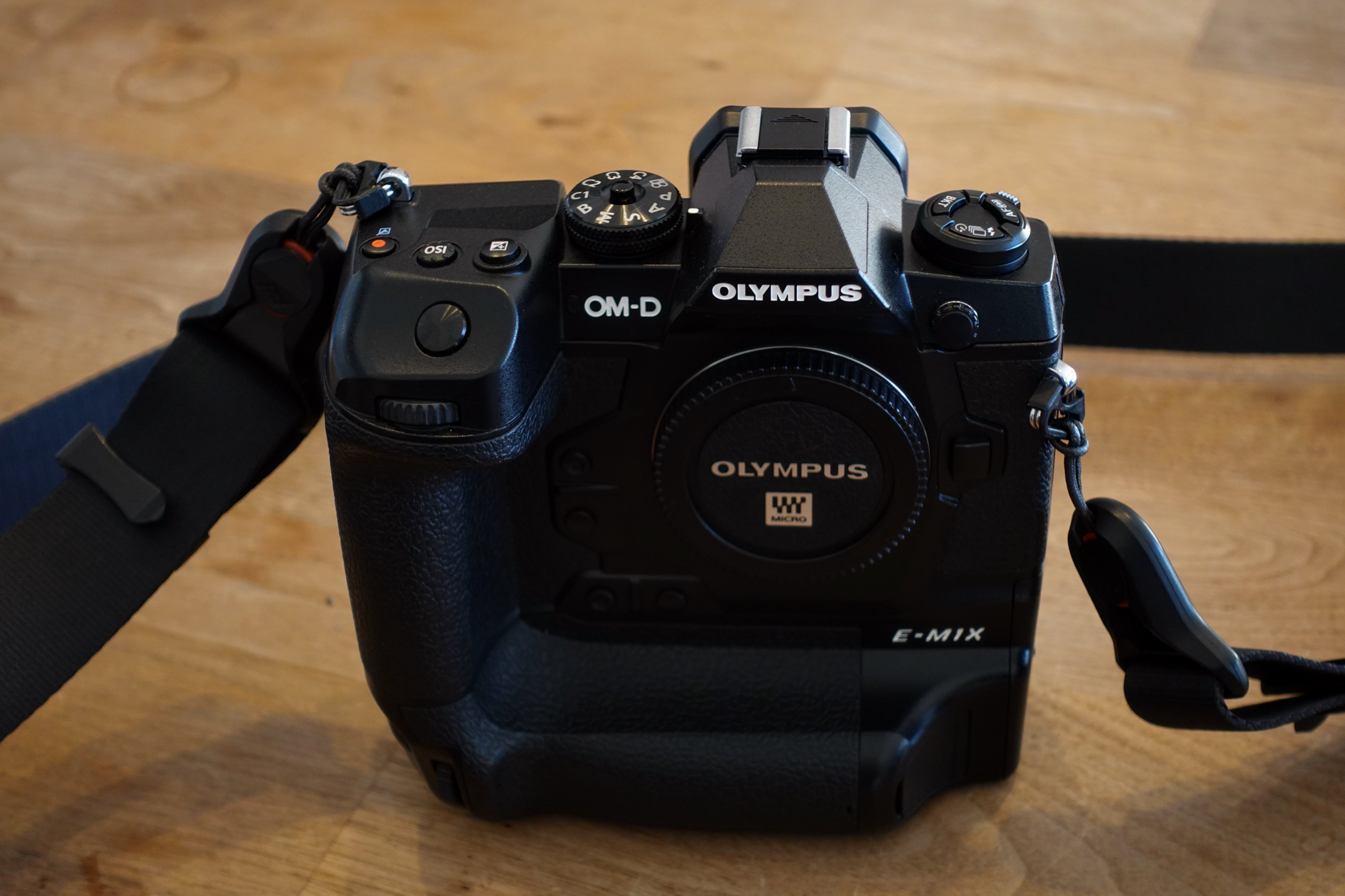 OLYMPUS OM-D E-M1X というカメラについて｜クロヨシ