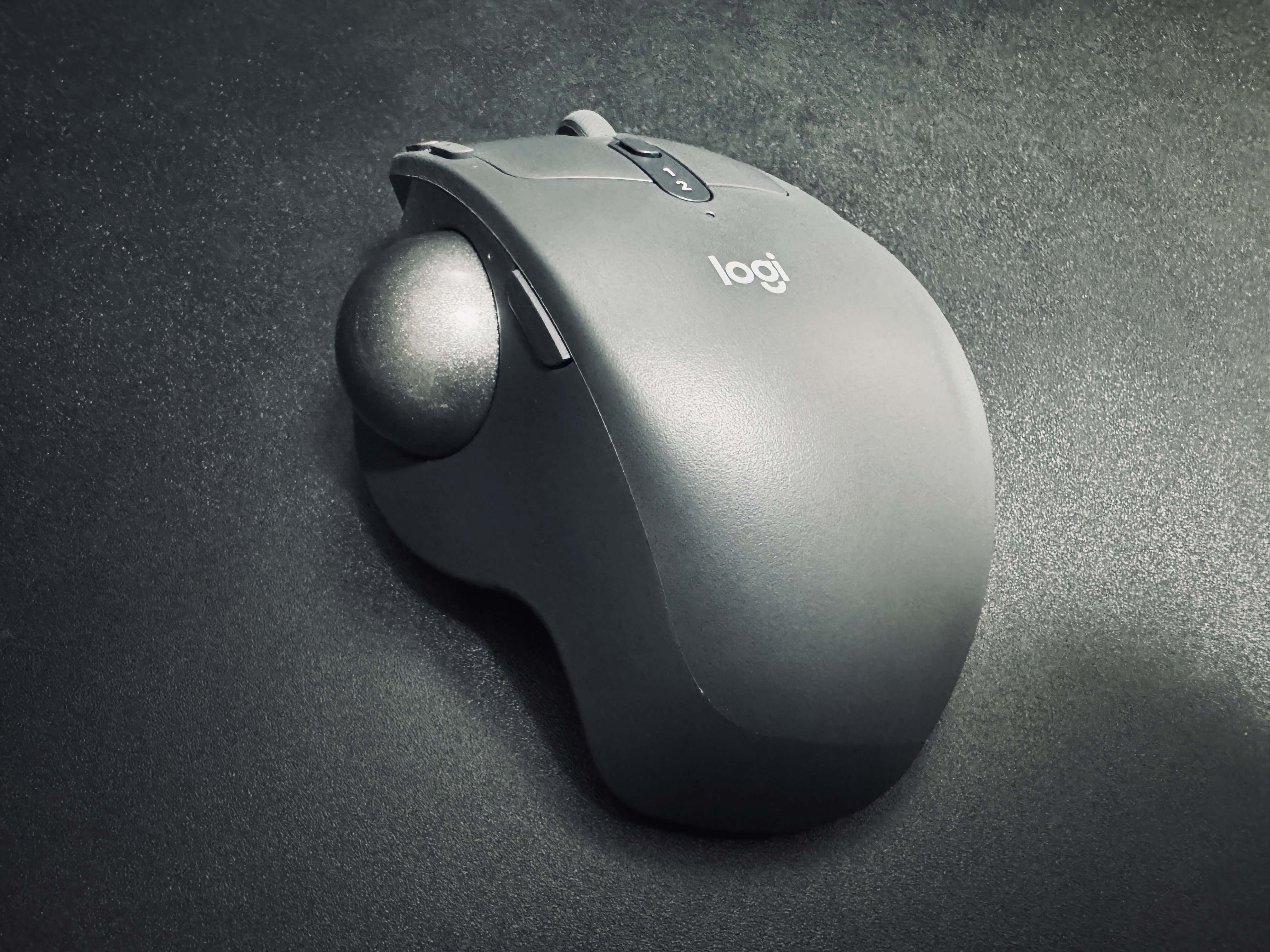 これで持ち運びも安心。Logicool MX ERGO S 専用ハードケース｜ヨーケ