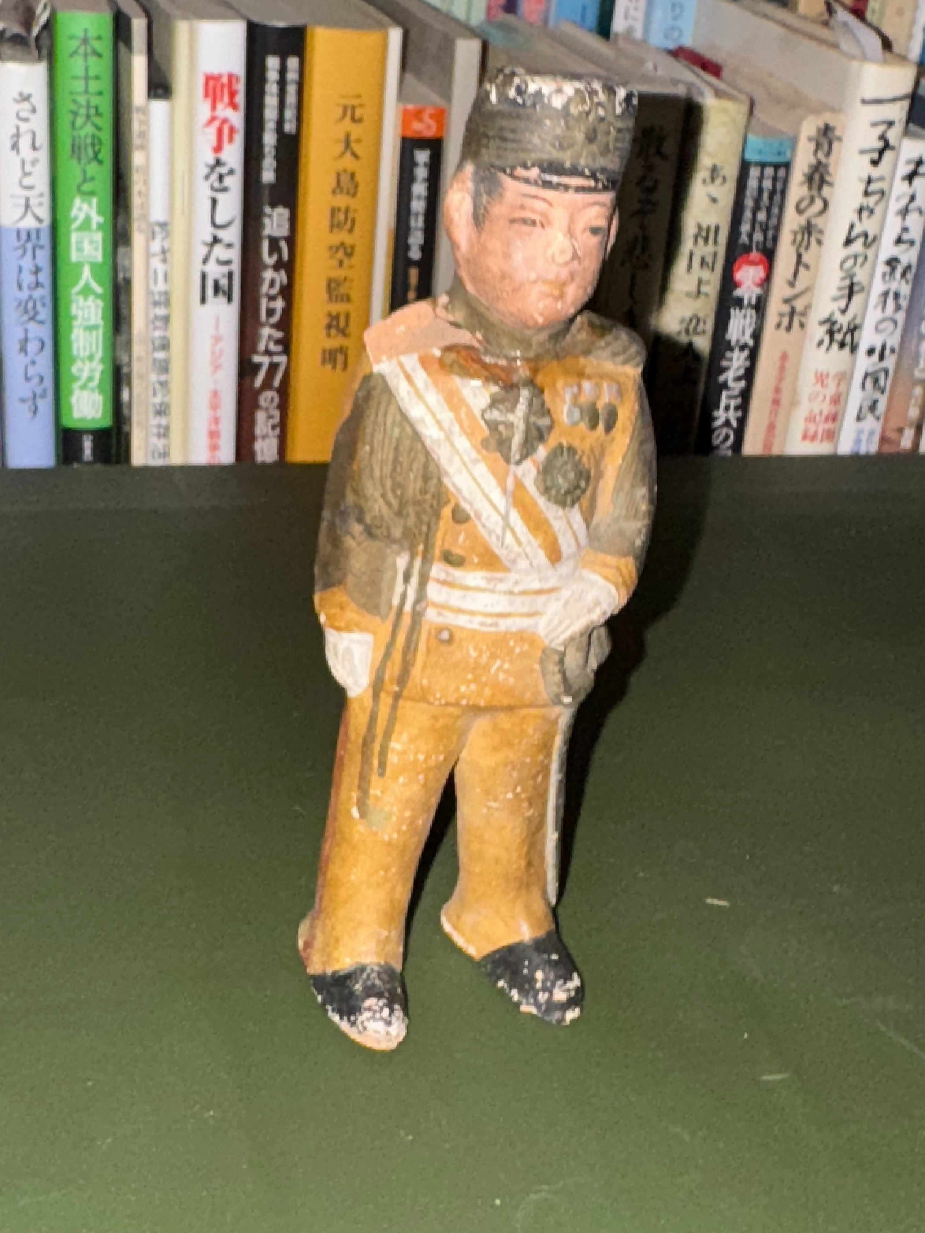 江戸時代から明治時代にかけて盛んに作られた土人形には、軍人の姿も