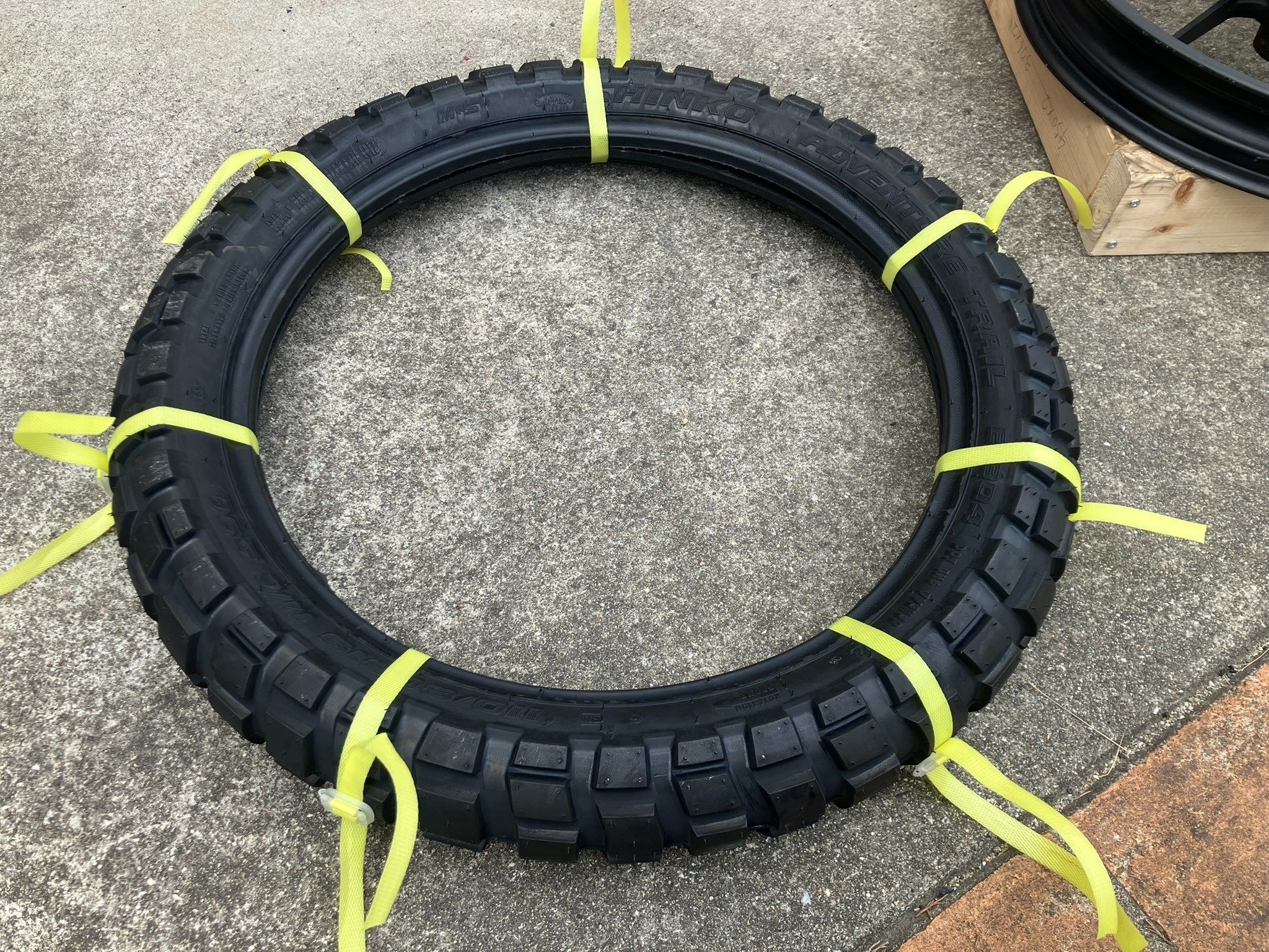 Vストローム250SX】フロントタイヤ交換＆チューブレスへ！シンコーE804