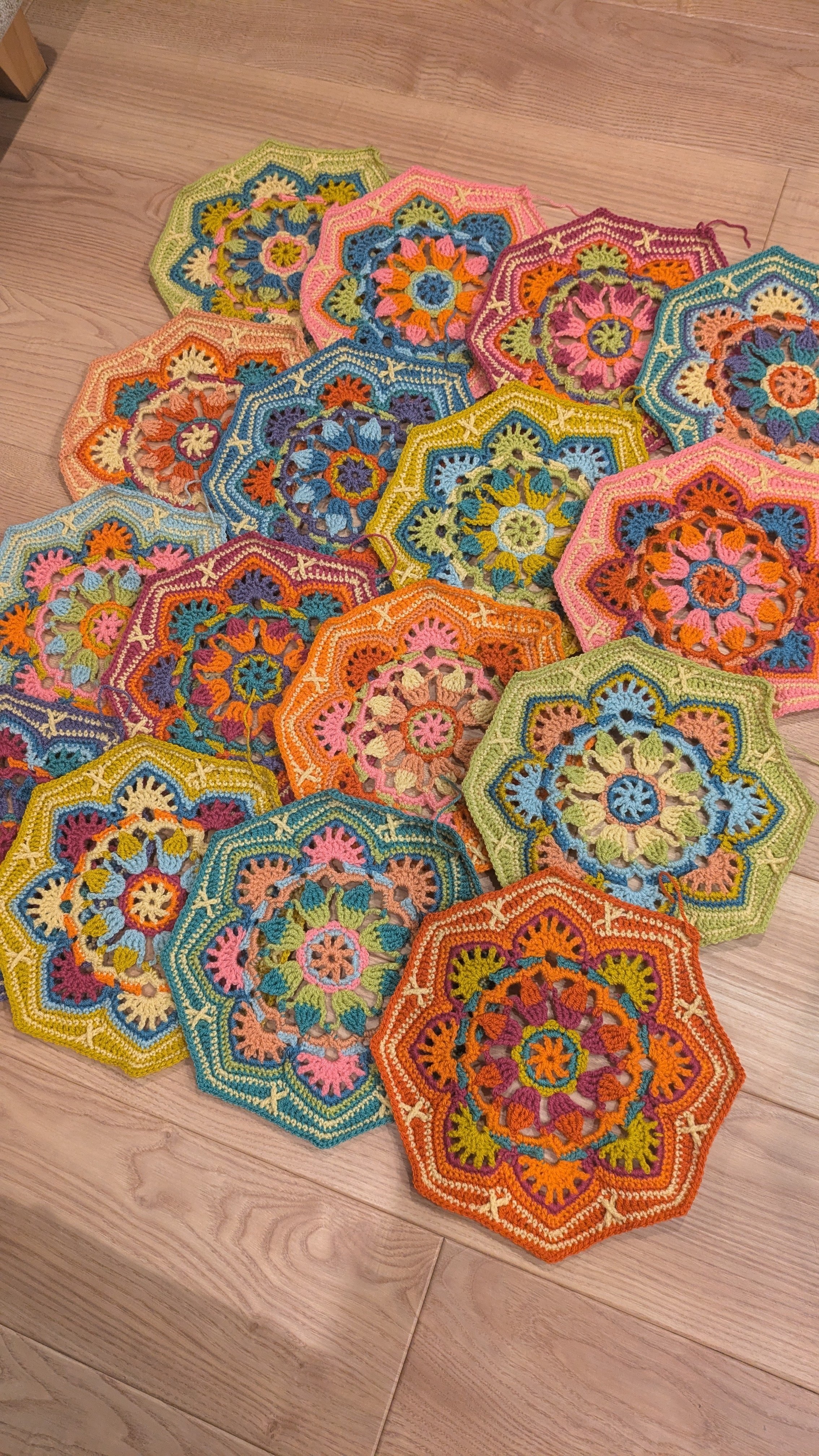 ペルシアンタイルブランケットを編む②+道草編み物の紹介｜あき