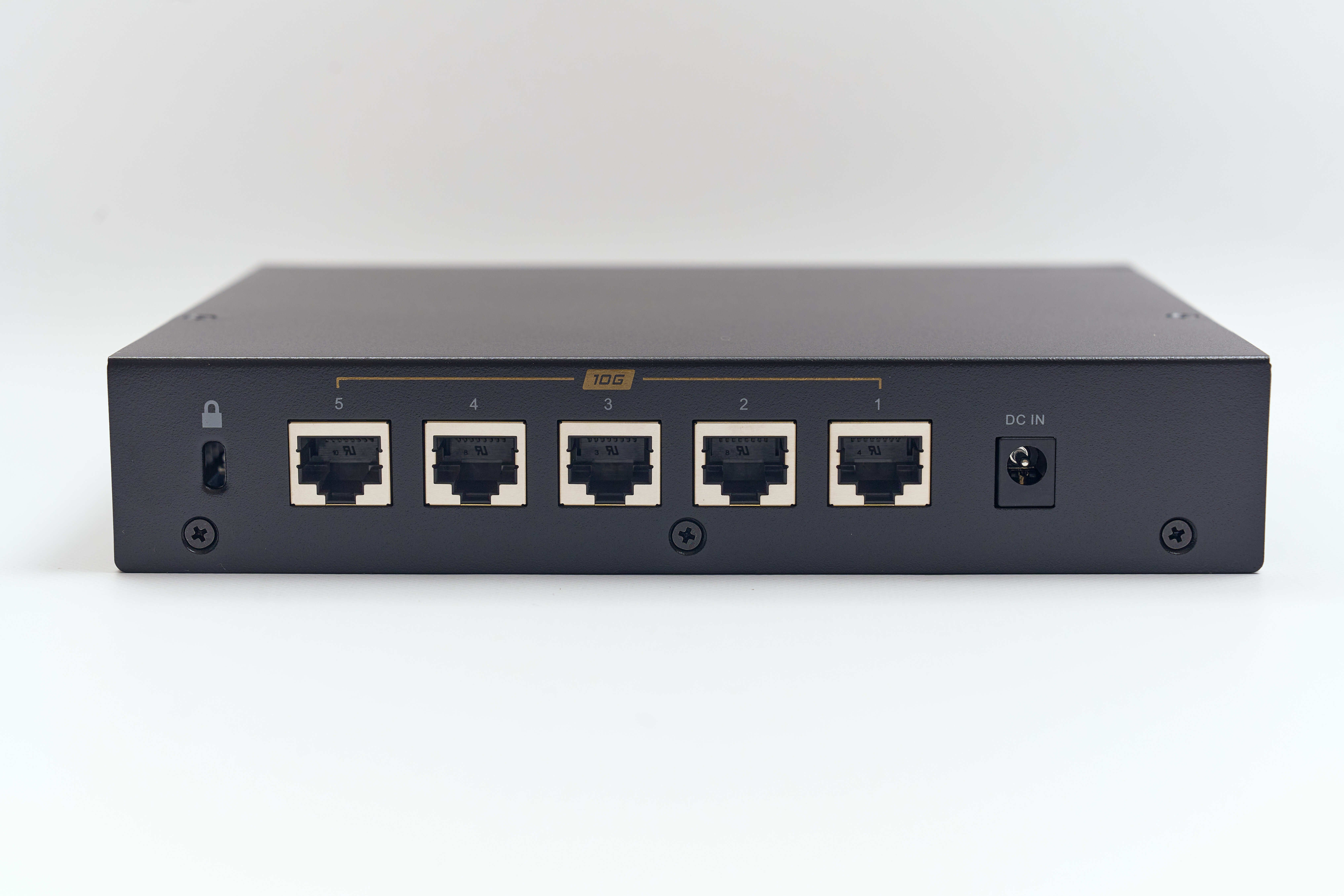 ついにBUFFALOからFAN搭載10GbE スイッチングHUB登場 | BUFFALO LXW