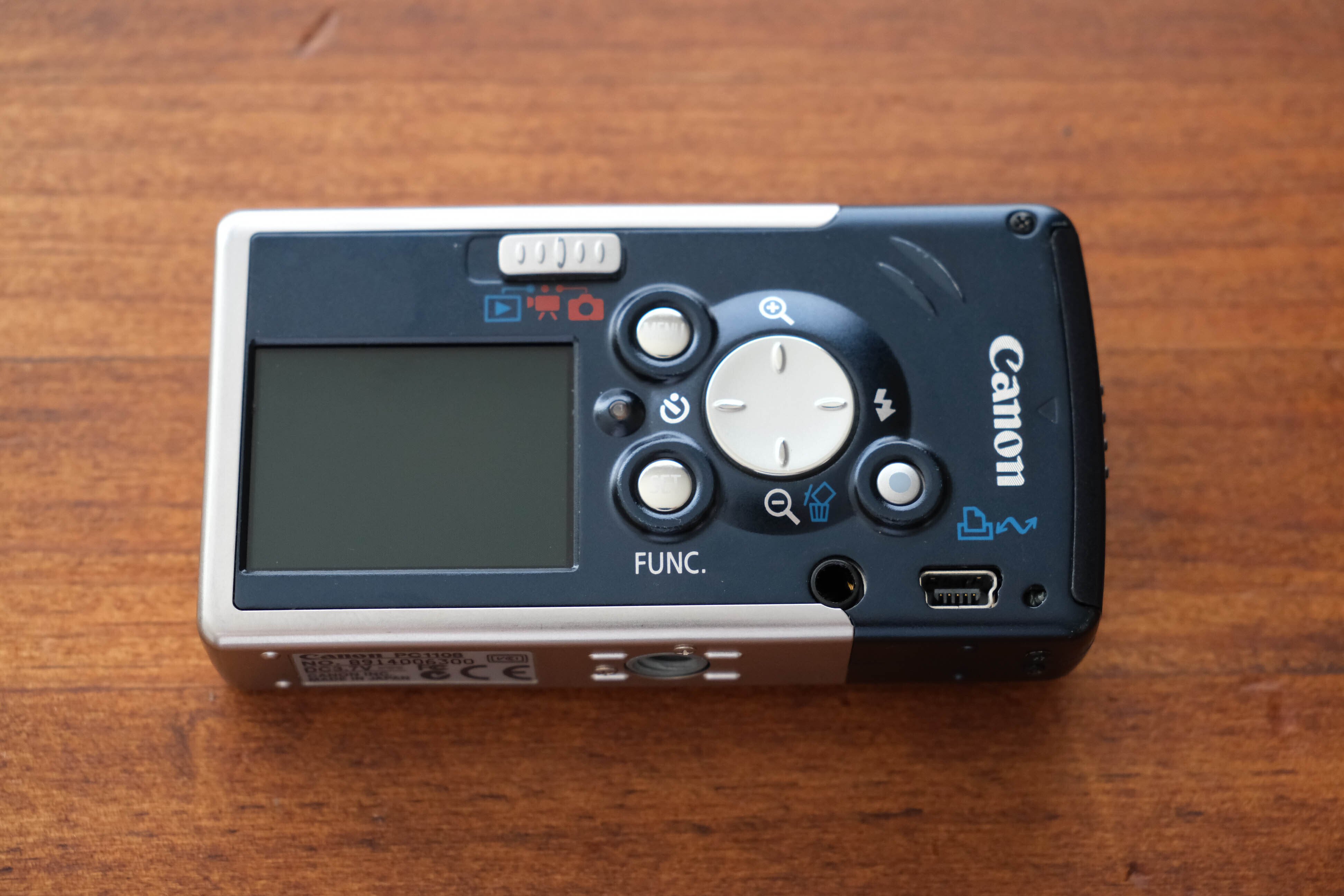 オールドコンデジの世界】Canon IXY DIGITAL L2 超コンパクトな