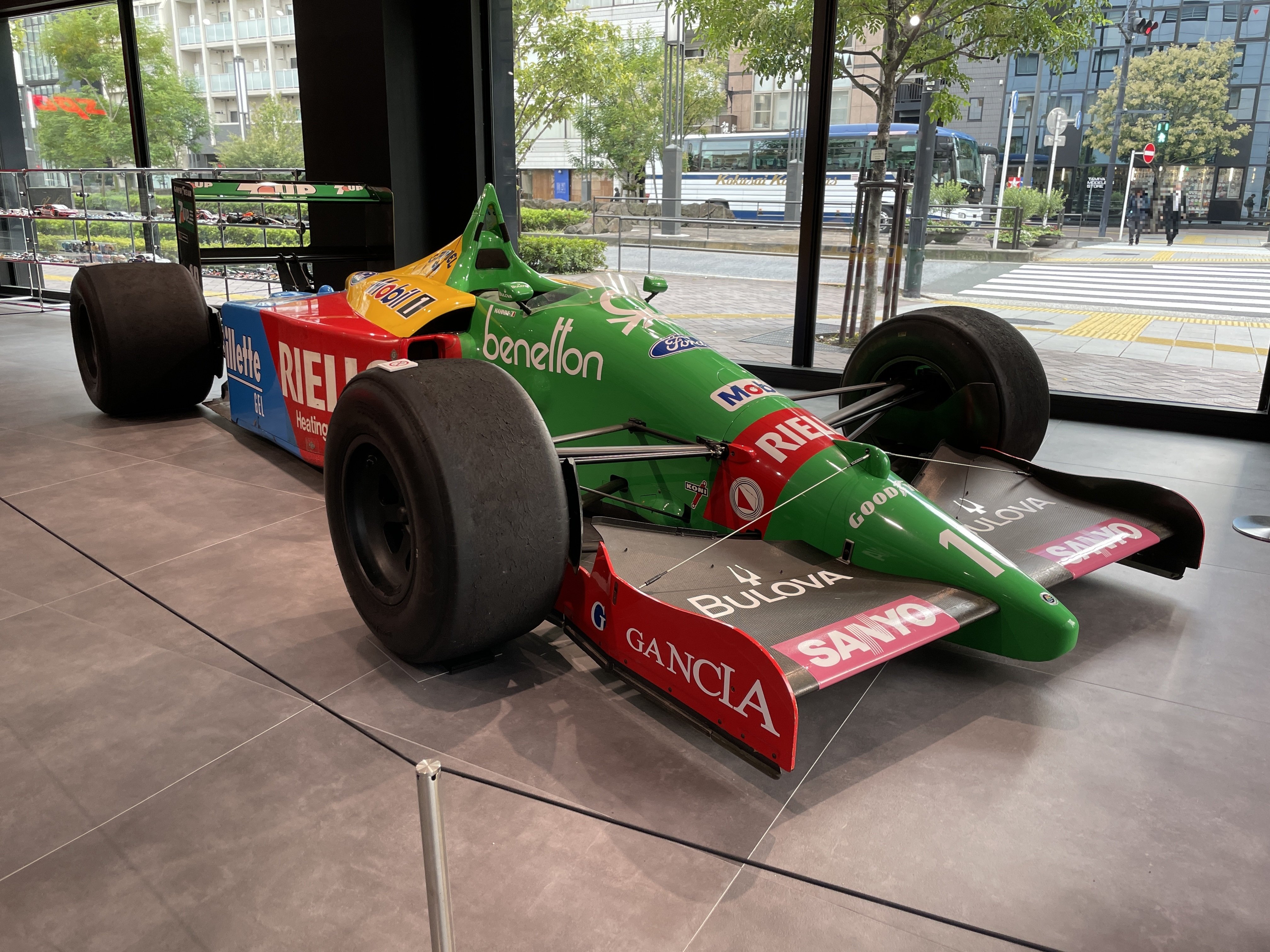 新橋に降臨！バランスの良さを武器に勝利を掴んだF1マシン【ベネトン