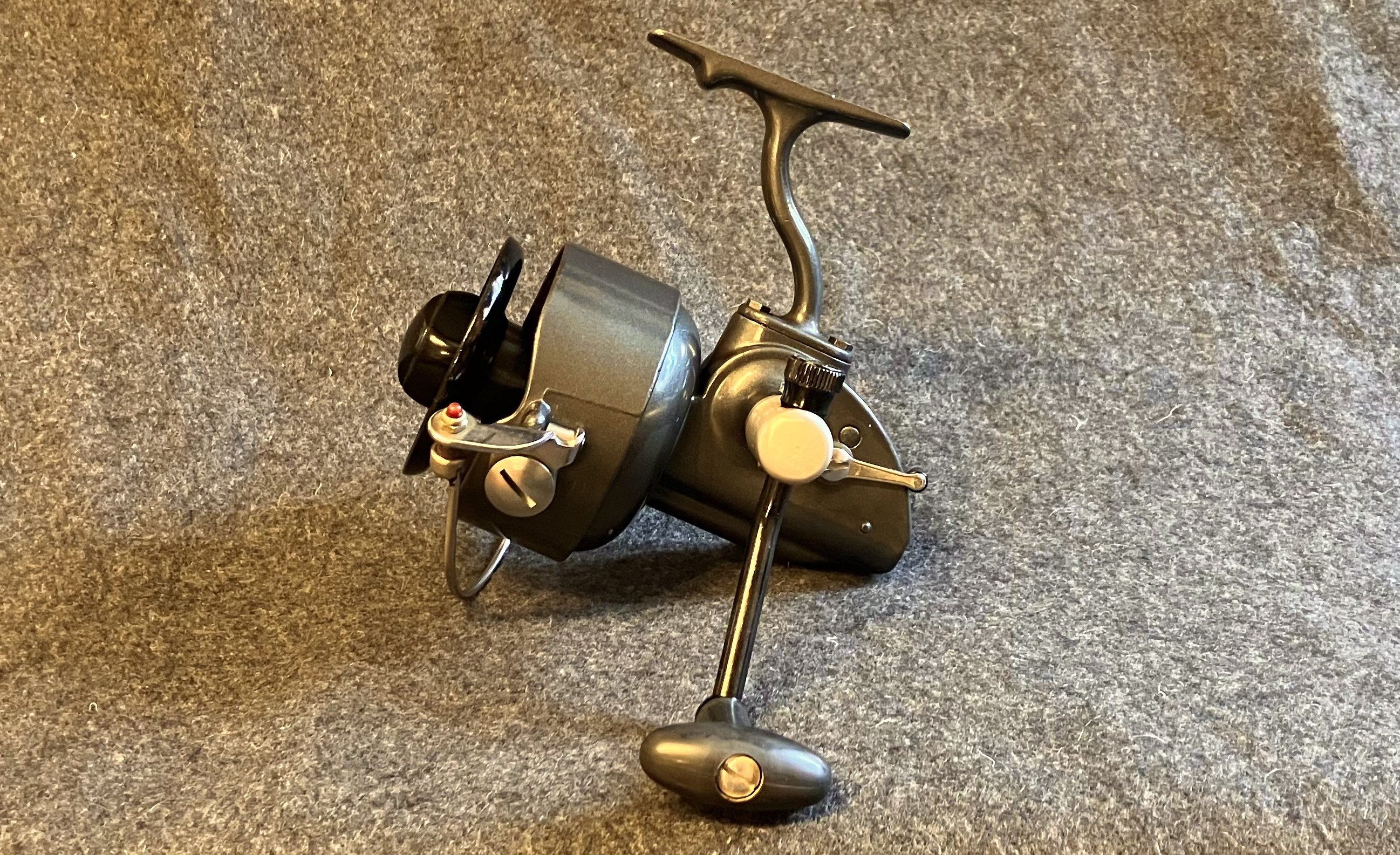 🎣オールドフィッシングタックル058 純米国製スピニングリール