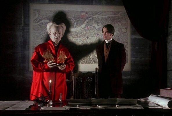 恐ろしくも美しい愛の物語：映画『ドラキュラ』石岡瑛子の衣装がキャラ