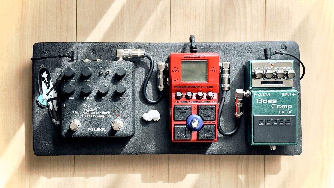 その辺に転がってた端材でエフェクターボードを自作した｜おず