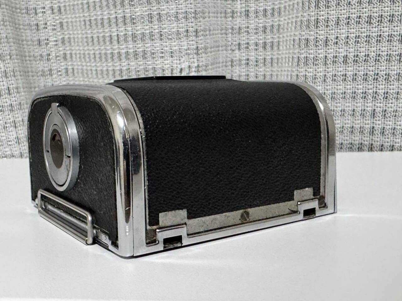 フィルムバックの革を自分で貼り替える方法【Hasselblad DIY