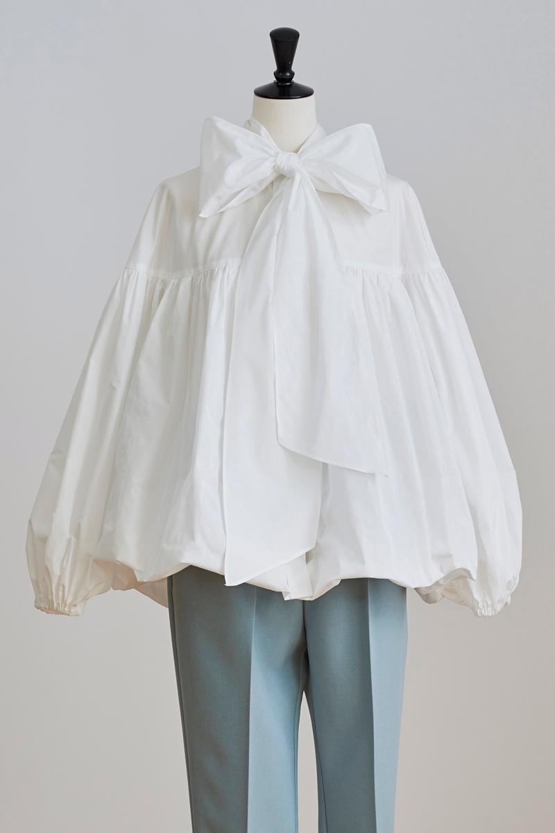 yori(ヨリ)の「【11/10 pm12:00新色入荷！】リボンバルーンブラウス