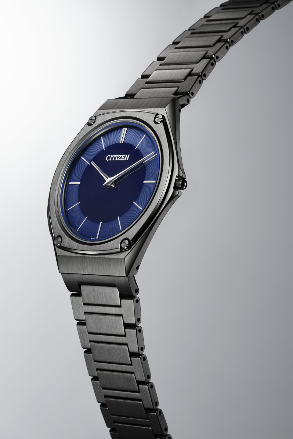 シチズン エコ・ドライブ ワン』にプルシャン ブルーが映える限定