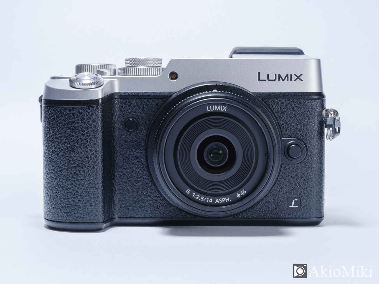 デザインと機能が両立したミラーレスカメラ「Panasonic LUMIX GX8」を