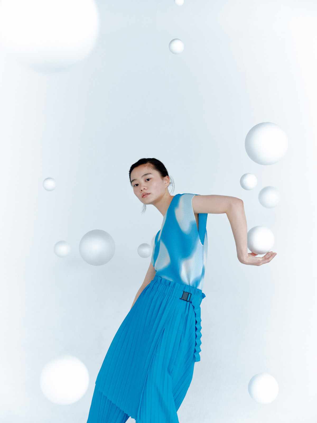 me ISSEY MIYAKE〉のストレッチプリーツ「KUMO」 | 【GINZA】東京発信