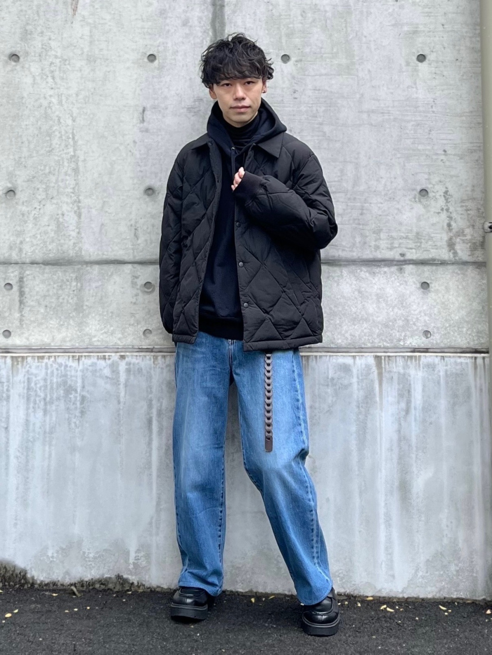 スウェットプルパーカ、リサイクルハイブリッドダウンジャケット」の