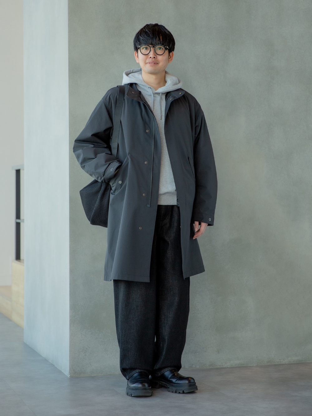 スウェットプルパーカ、ウィンドプルーフ2WAYコート」の着用