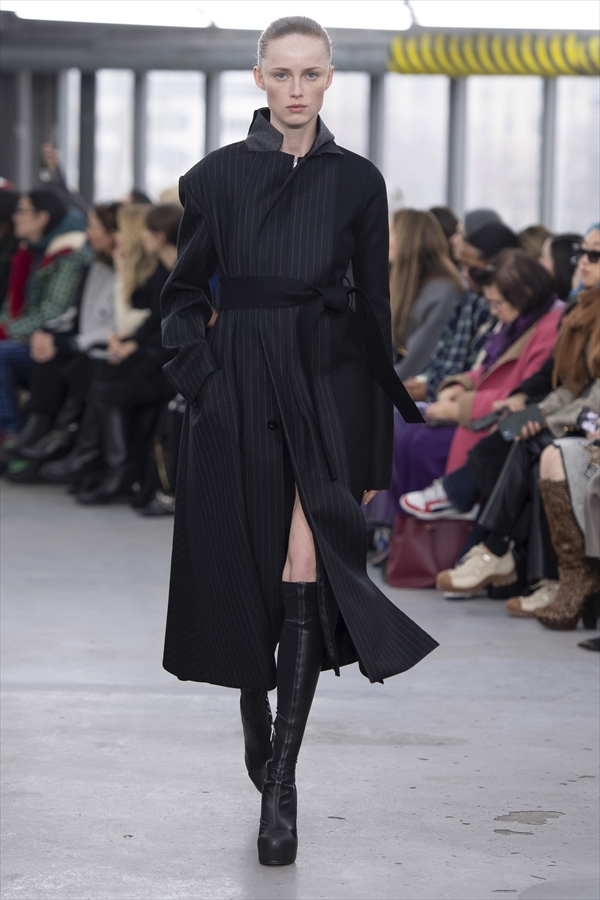 sacai／サカイ | アパレルウェブ：アパレル・ファッション業界情報サイト