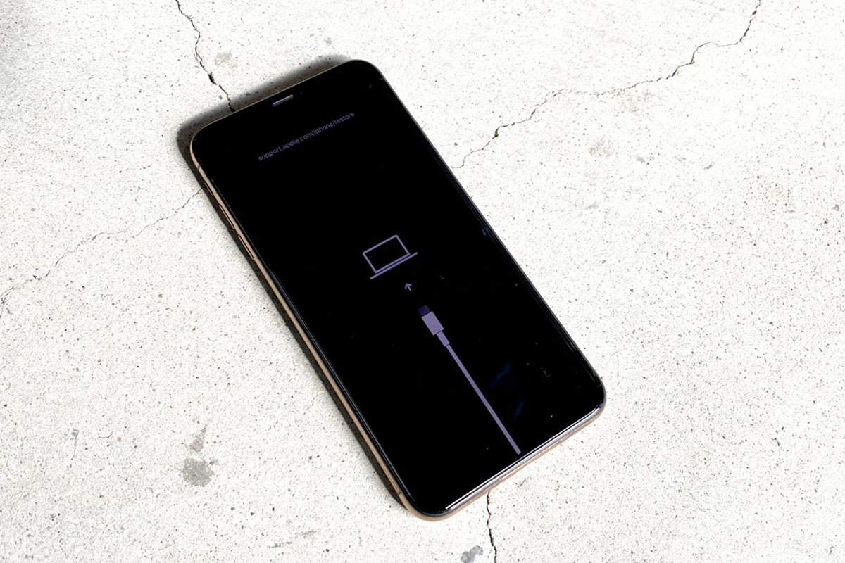 iPhone Xs Max りんごループ リカバリーモード 初期化修理お店