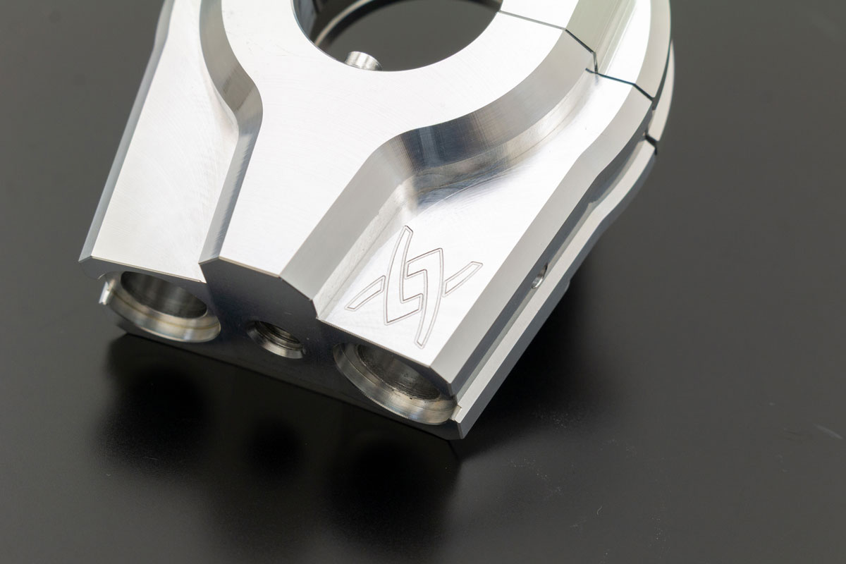 ≪Z900RS専用 スロットルホルダーの開発≫ | 開発情報 | ARCHI