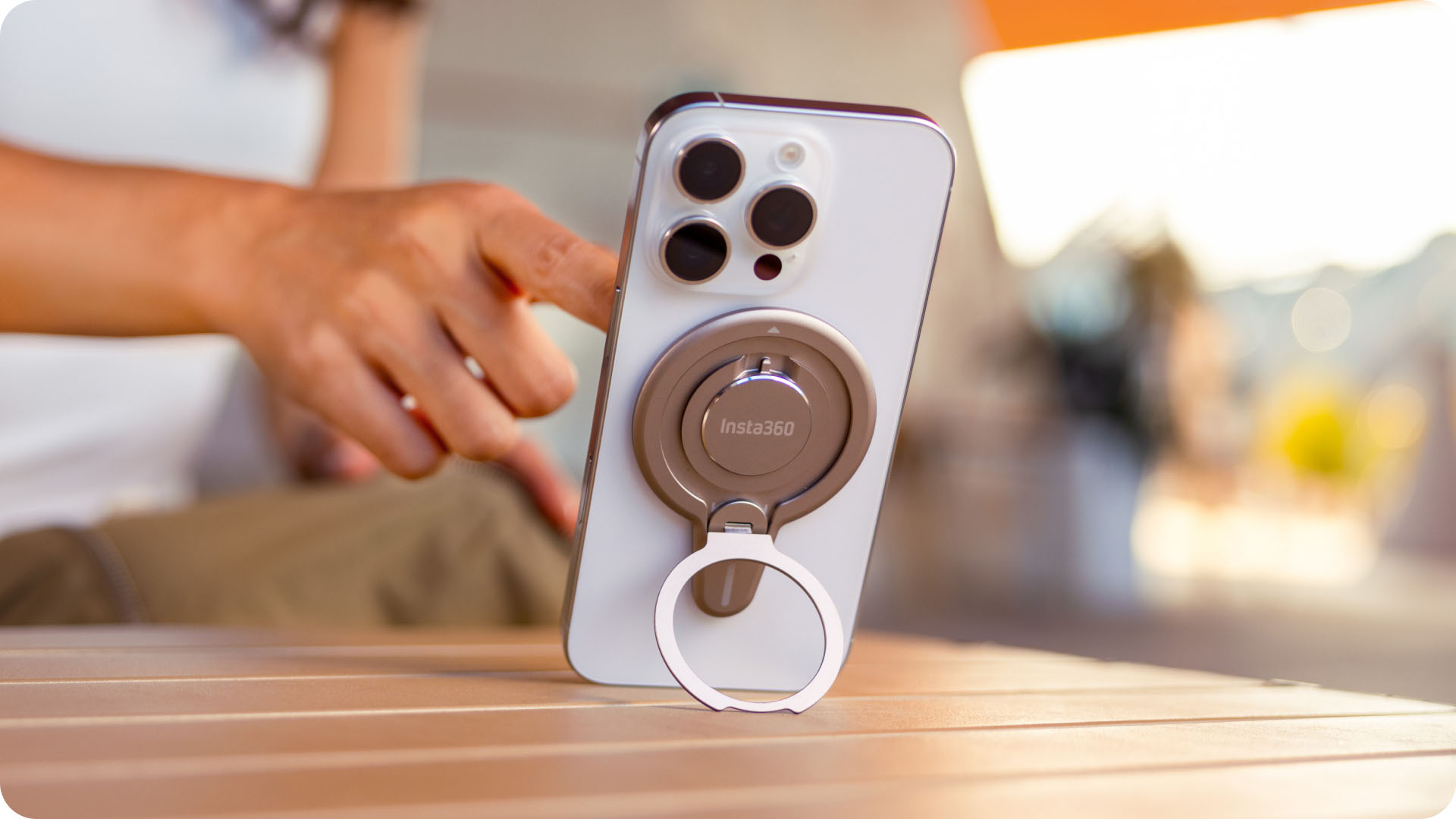 flow-2-pro-magnetic-phone-