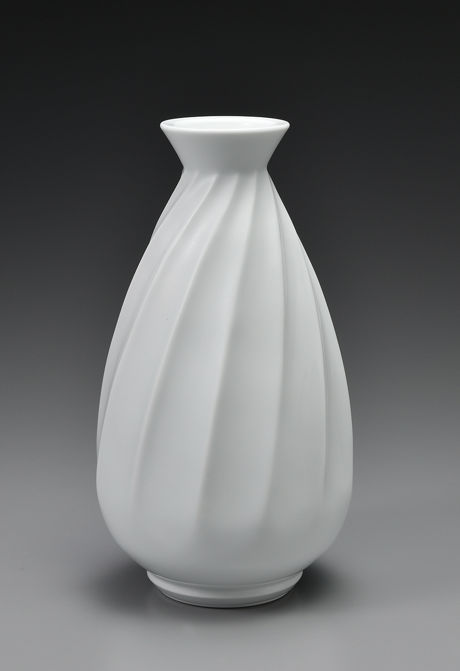 日経アート特別企画・井上萬二卒寿記念「白磁丸形 壺」「白磁渦文 花瓶