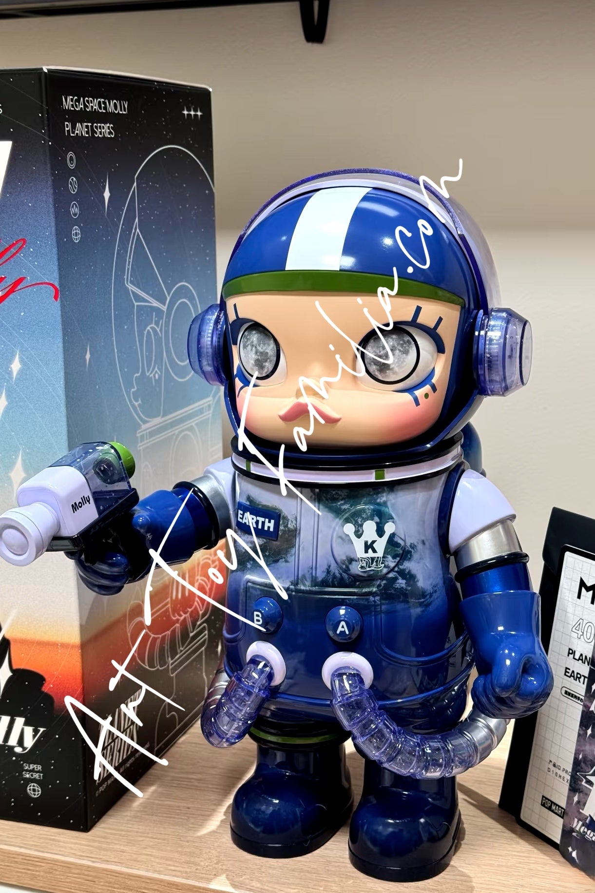 MEGA Space Molly 400% Planet Series | POP MART – Art Toy Familia