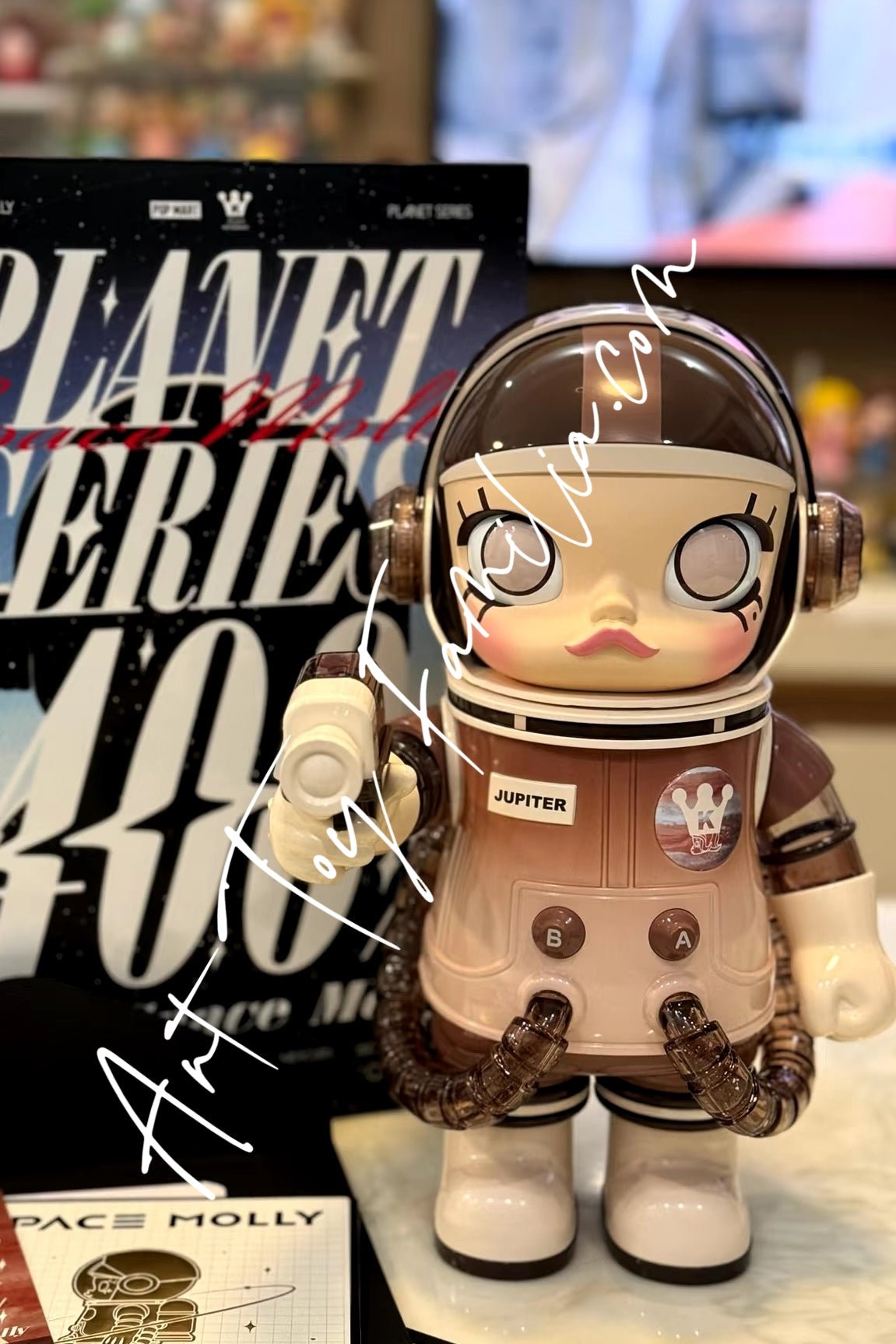 MEGA Space Molly 400% Planet Series | POP MART – Art Toy Familia