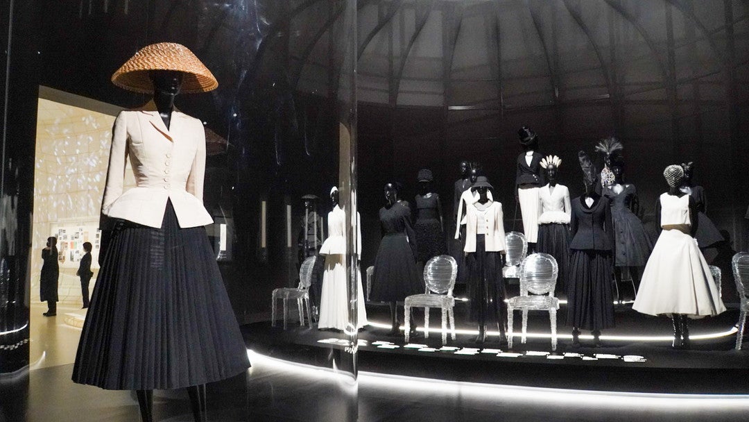 クリスチャン・ディオール、夢のクチュリエ」東京都現代美術館で2023年