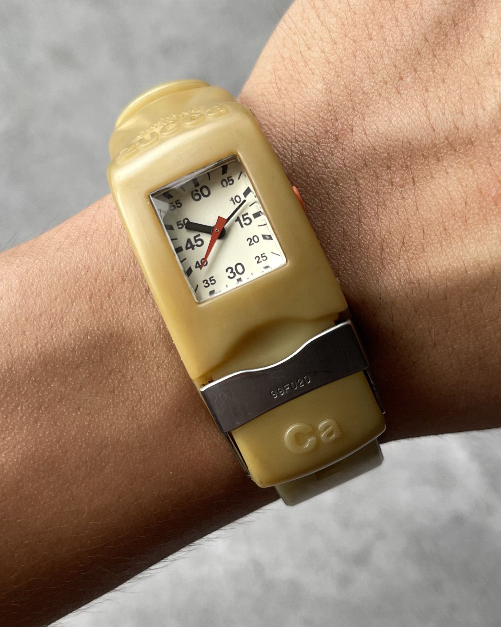CABANE DE ZUCCA BACKBONE VINTAGE QUARTZ WATCH | Artizen Store