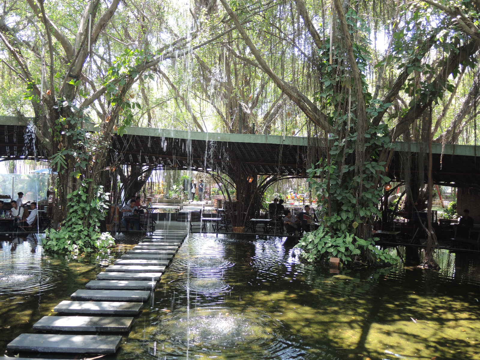 ヴォ・チョン・ギアの作品を見学する：artscapeレビュー｜美術館