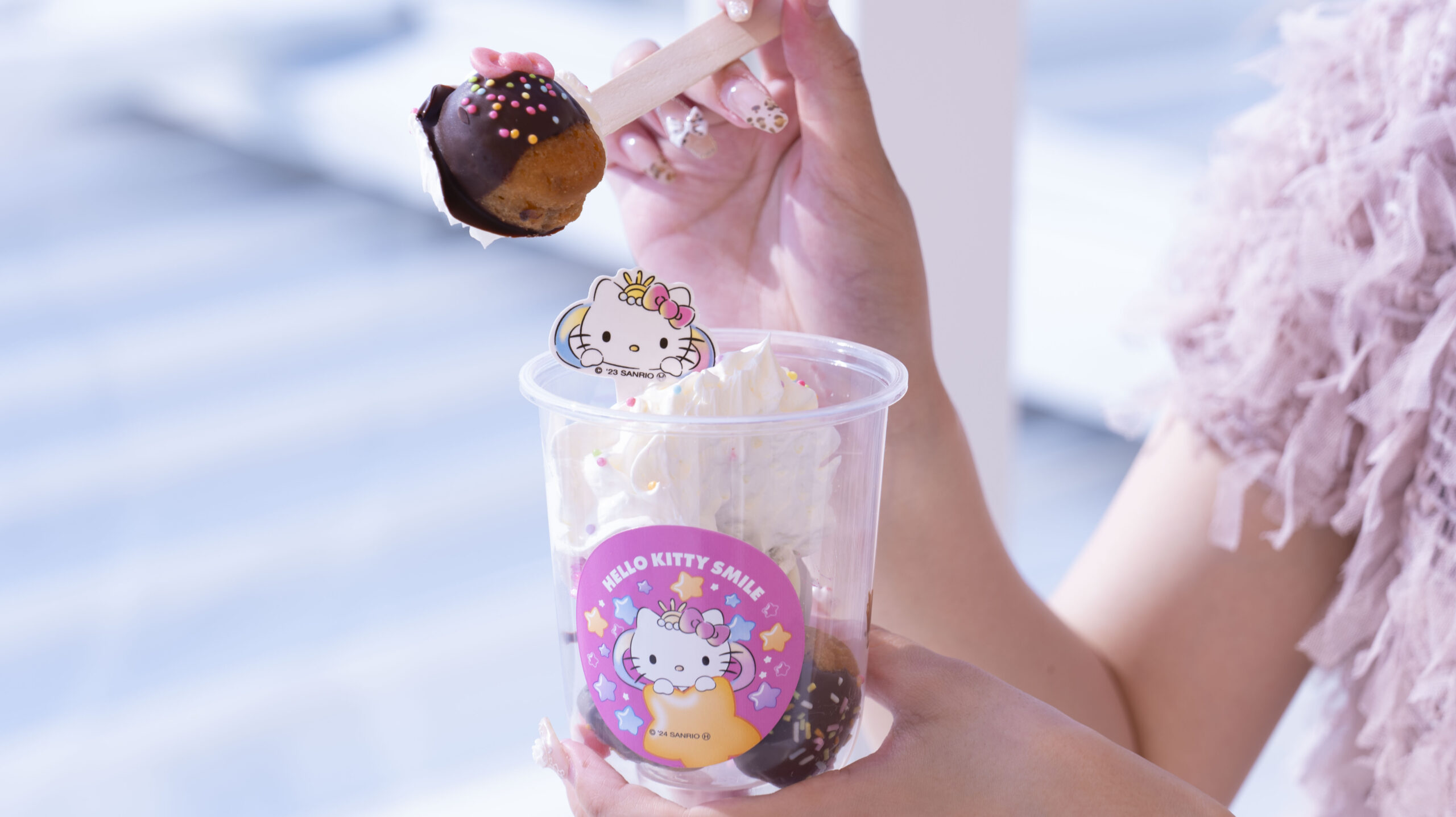 止まらない美味しさ】食べ歩きにやシェアにおすすめ！ハローキティの