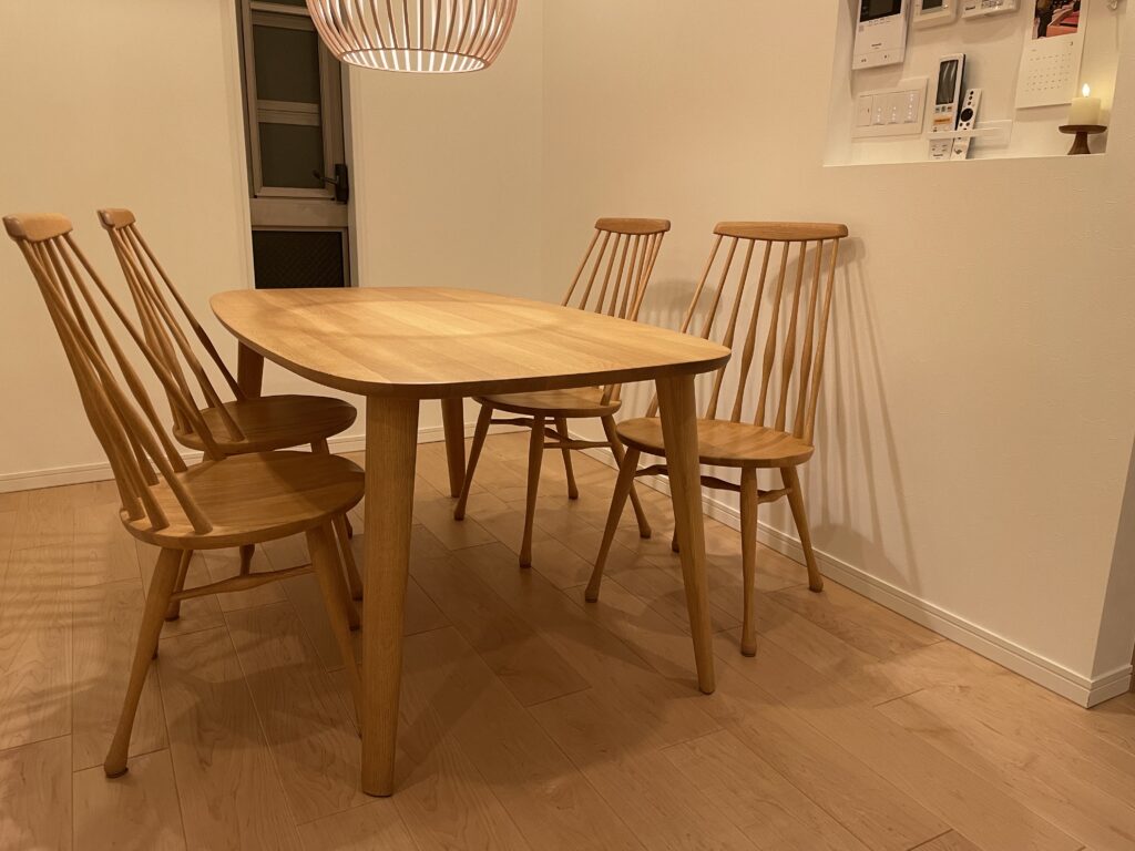 カリモクのダイニングチェアCF5025【1個のデメリットと5個のメリット