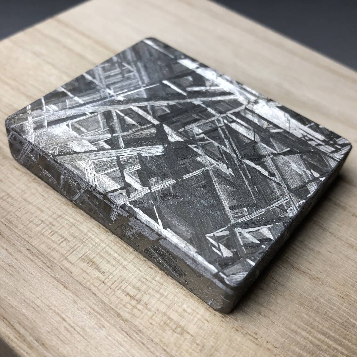 隕石の値段と価格推移は？｜330件の売買データから隕石の価値がわかる