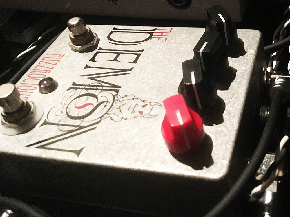 ジャンク ギター エフェクター 歪み系 光るノブ 中古 エフェクター