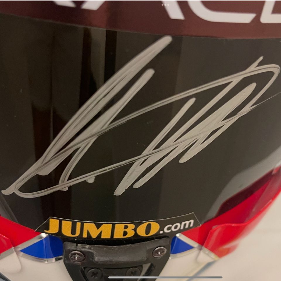 直筆サイン入り】 マックスフェルスタッペンヘルメット – AuthentiCo.