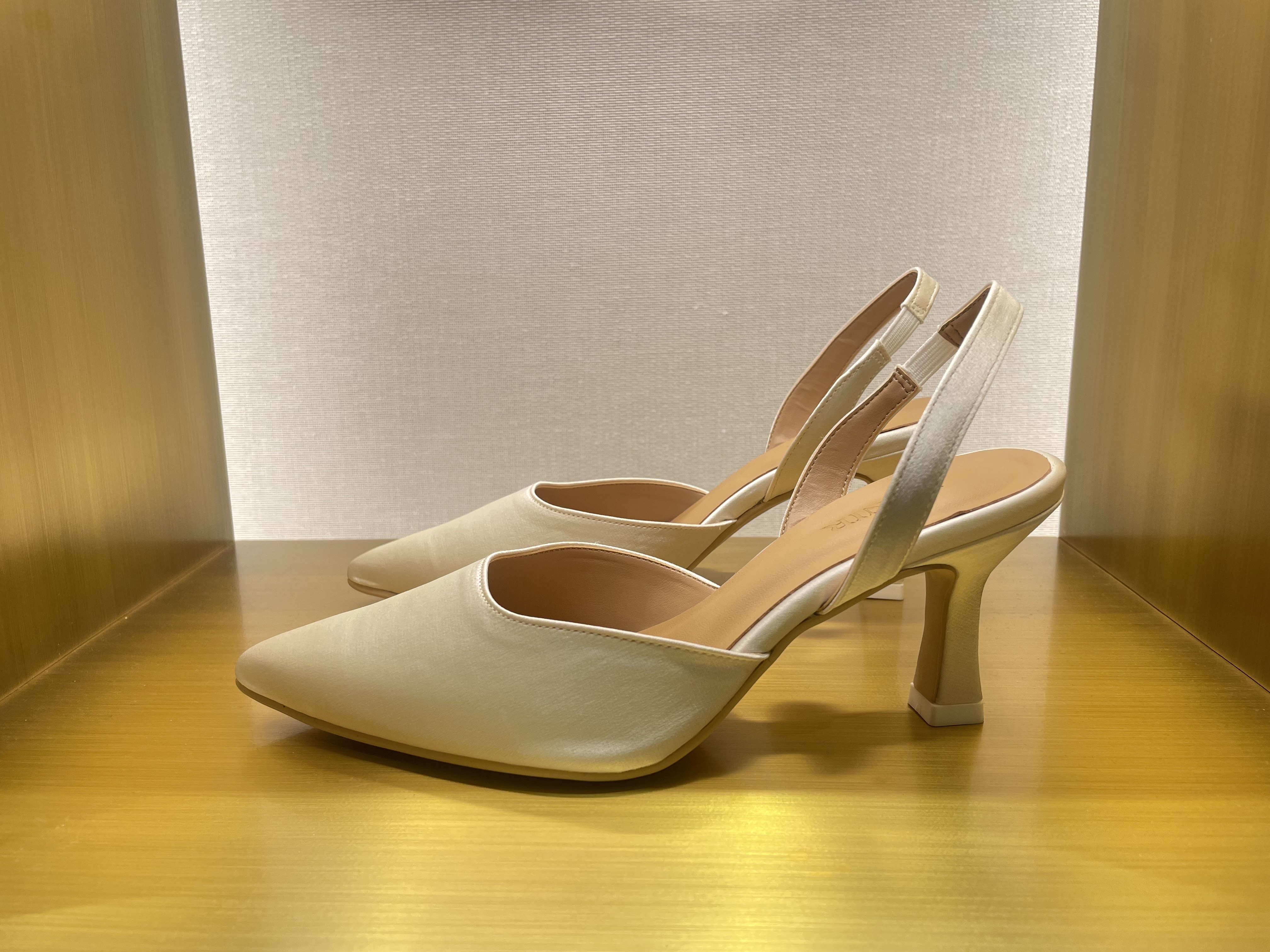 新作ウェディングシューズのご紹介=”花嫁の一歩を美しく”BENIR(ベニル