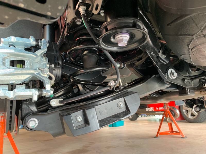 30アルファード 足回り交換 リヤ編 - オートバックス富山