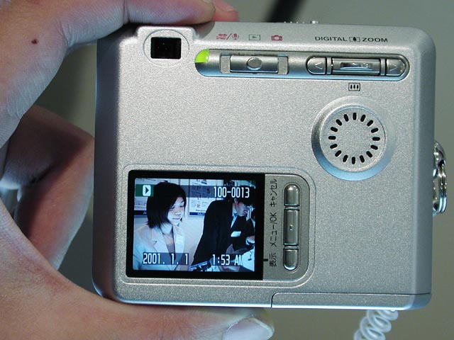 富士フイルム、MP3を4時間再生できるデジタルカメラ