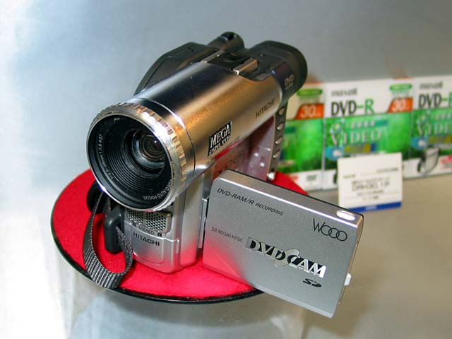日立、丸型の新メディアを採用したDVDカムの新シリーズ「WOOO」