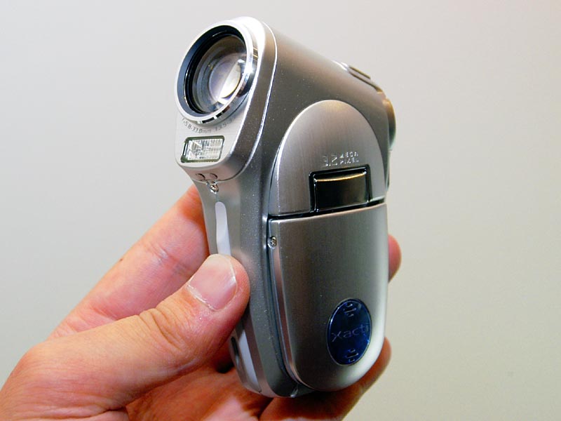 Xacti ビデオカメラ 10倍ズーム 本体 充電器付き Xacti ビデオカメラ