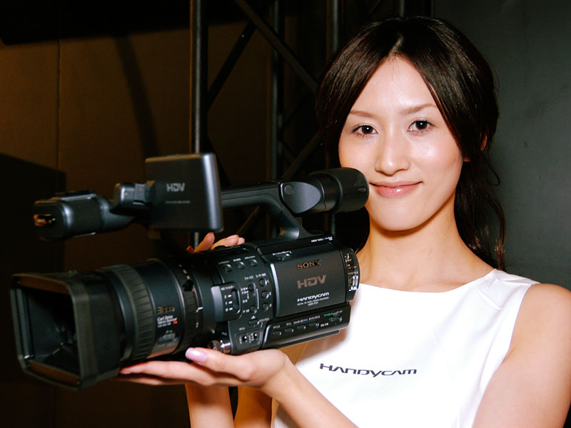 ソニー、民生用初の1080i対応HDVカメラを10月に商品化