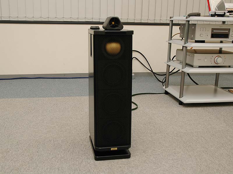 村田製作所、球形ユニットを搭載したフロア型スピーカー