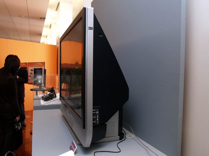 ビクター、61/52V型リアプロテレビ「ビッグ スクリーンエグゼ」