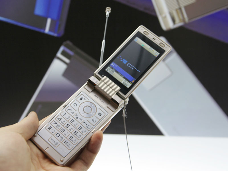 ドコモ、ワンセグ対応「SH704i」と「P704iμ」を27日発売