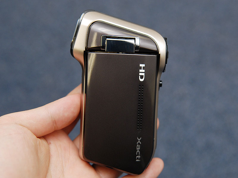 三洋、720p対応のスリムなハイビジョン「Xacti」