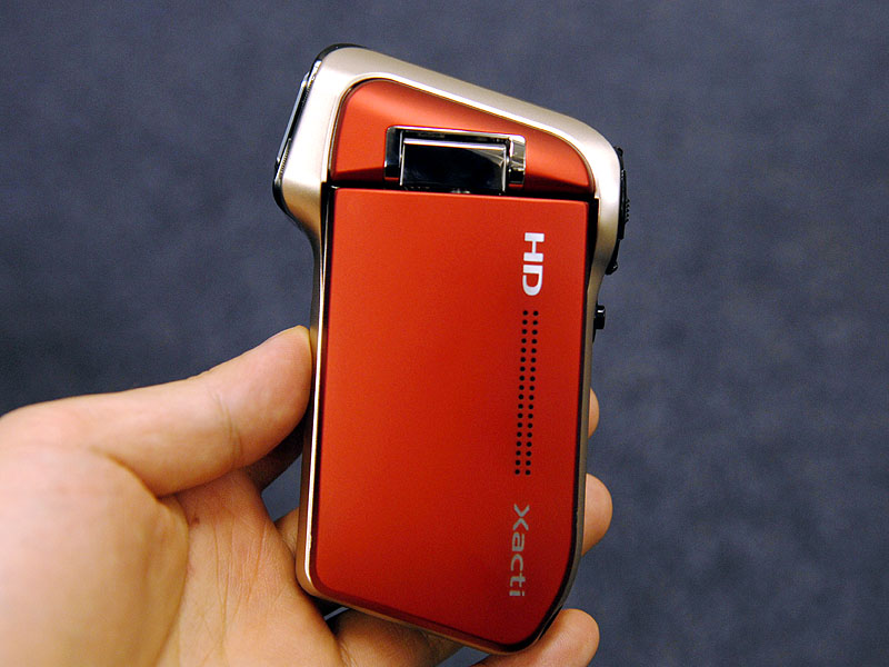 三洋、720p対応のスリムなハイビジョン「Xacti」