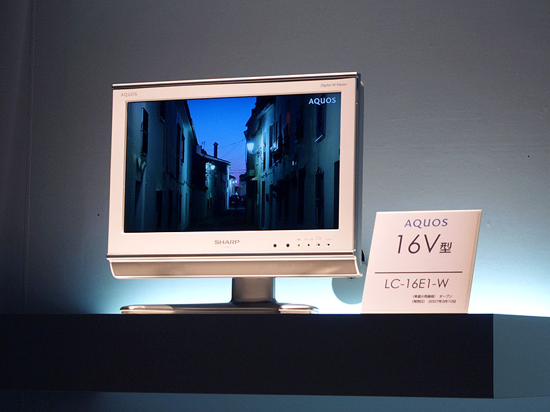 シャープ、HDMI 2系統搭載の16V型液晶AQUOS