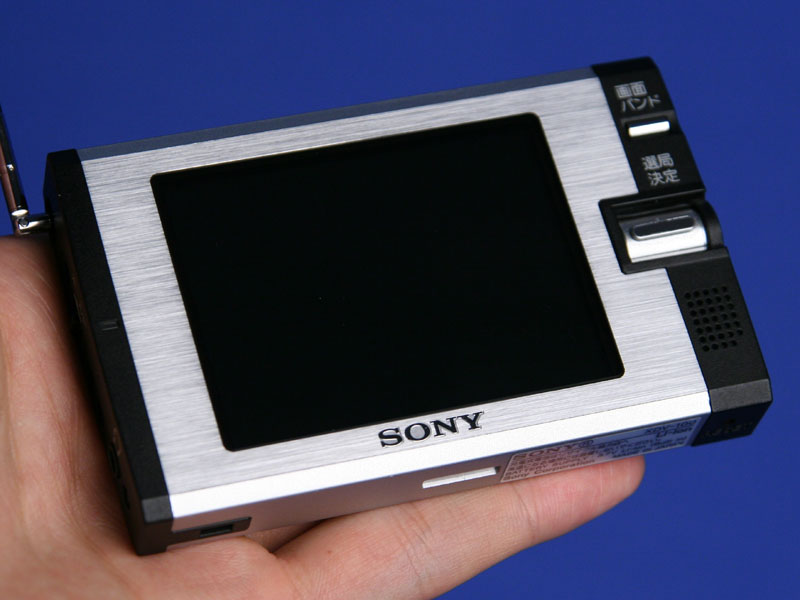 新製品レビュー】“ケータイ以外”の選択肢となる!? ワンセグ+ラジオ